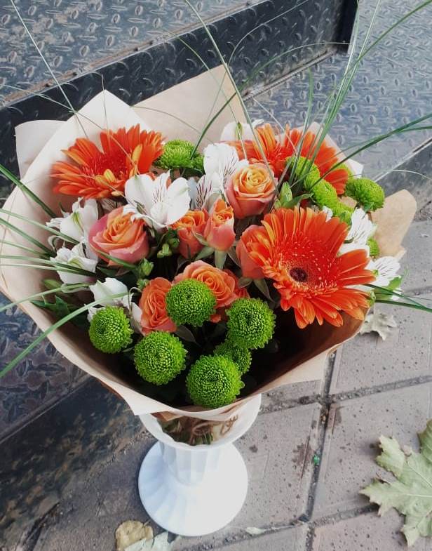 Букет цветов из: Герберы, Хризантемы, Альстромерии и Розы в Платаве