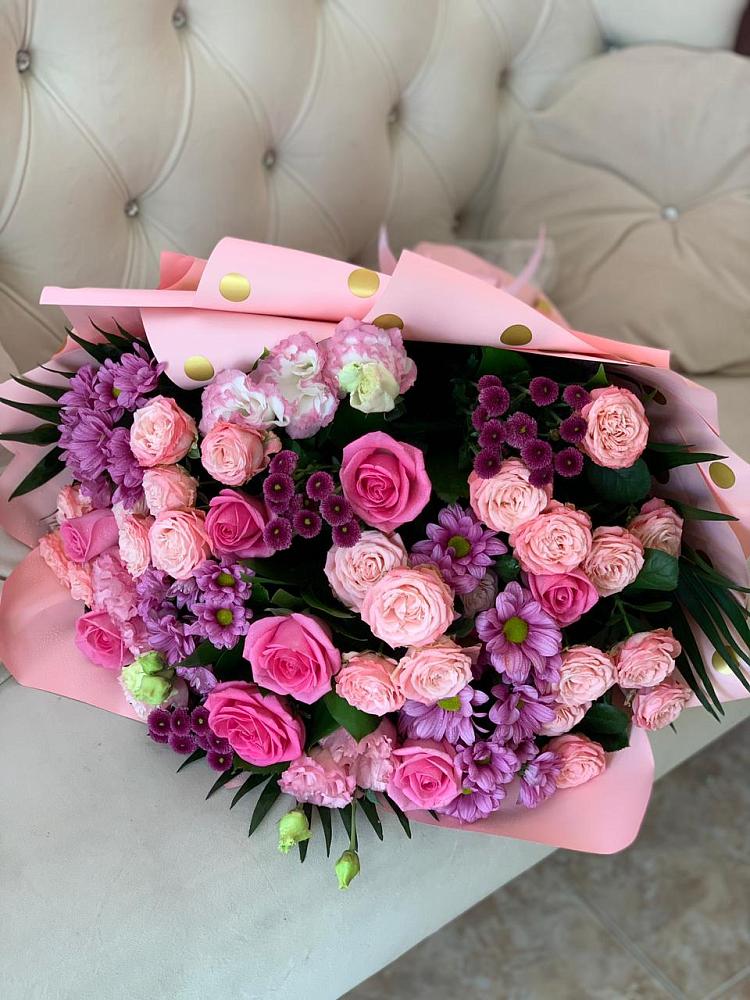 Букет цветов из: Хризантемы, Розы и Лизиантусы в Платаве