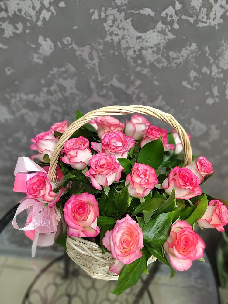 Цветочная композиция из Розы в корзине в Платаве