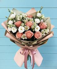 Букет цветов из:  Розы, Альстромерии и Лизиантусы в Платаве