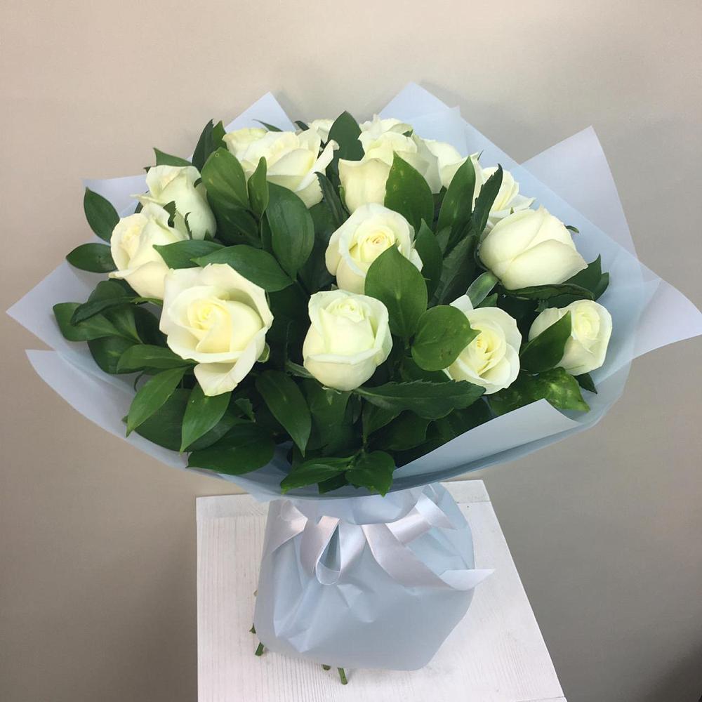 Букет 15 Белых роз Проуд в Платаве