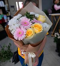 Букет цветов из:  Герберы, Розы и Хризантемы в Платаве