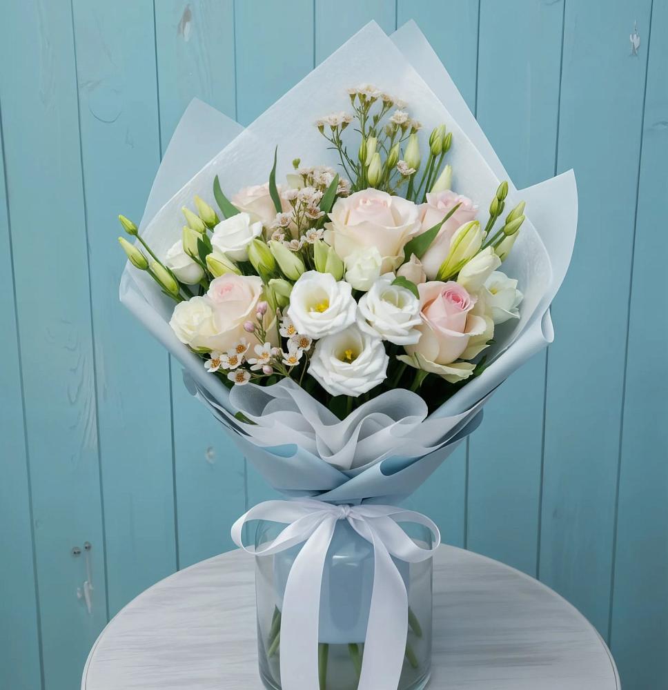 Букет цветов из: Розы и Лизиантусы в Платаве