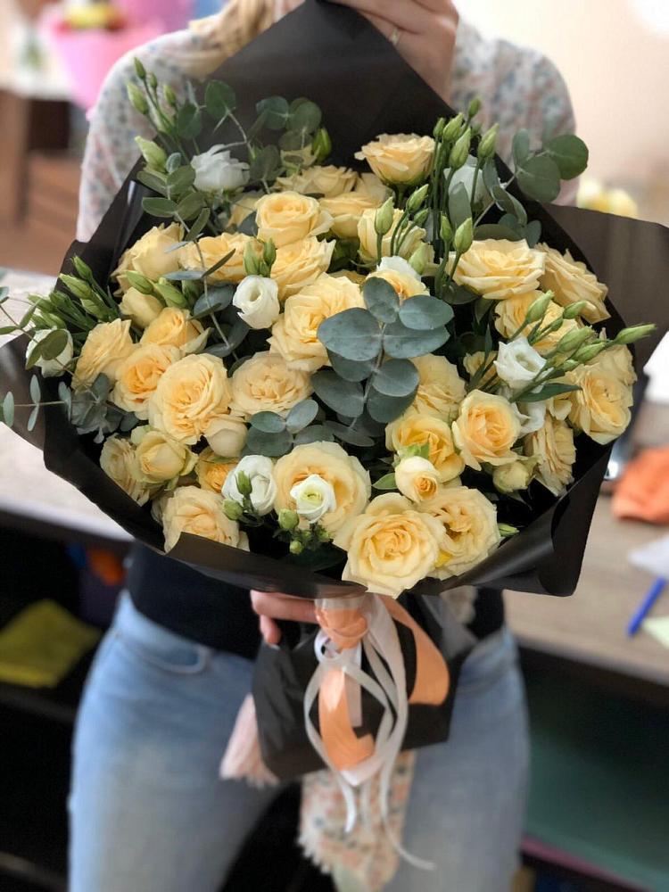 Букет цветов из: Розы и Лизиантусы в Платаве