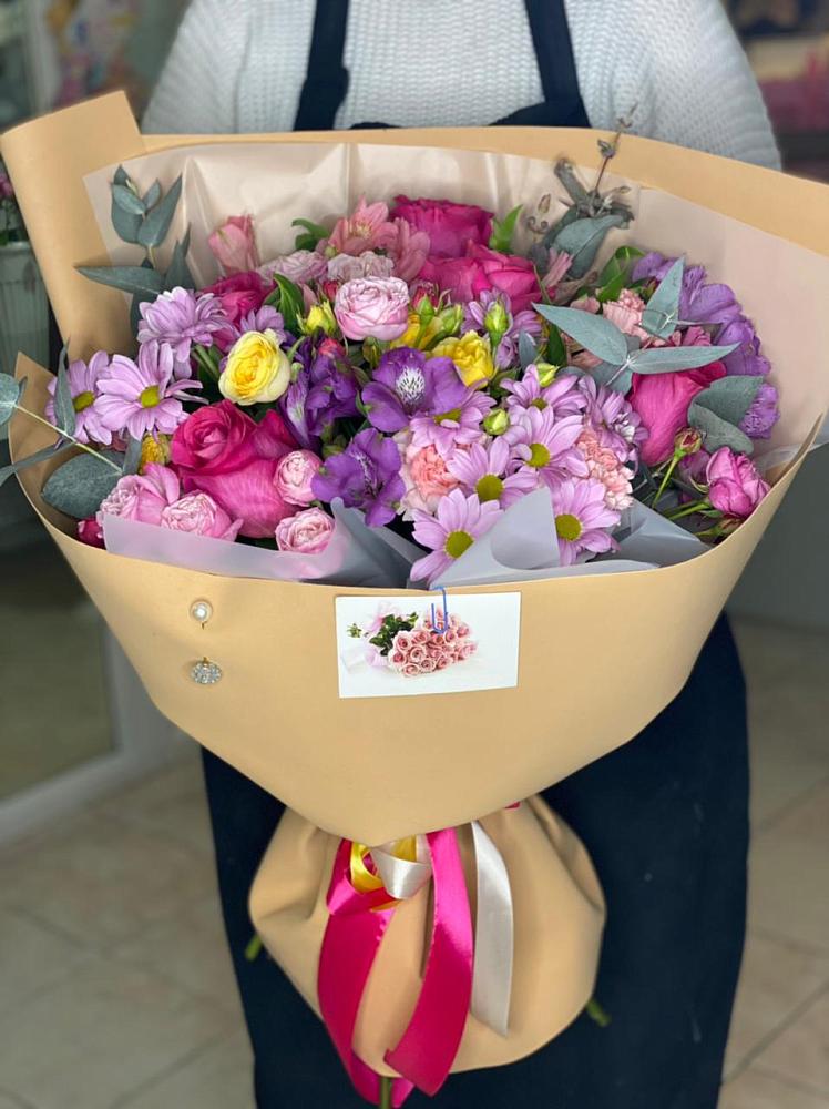 Букет цветов из: Хризантемы, Гвоздики и Альстромерии в Платаве