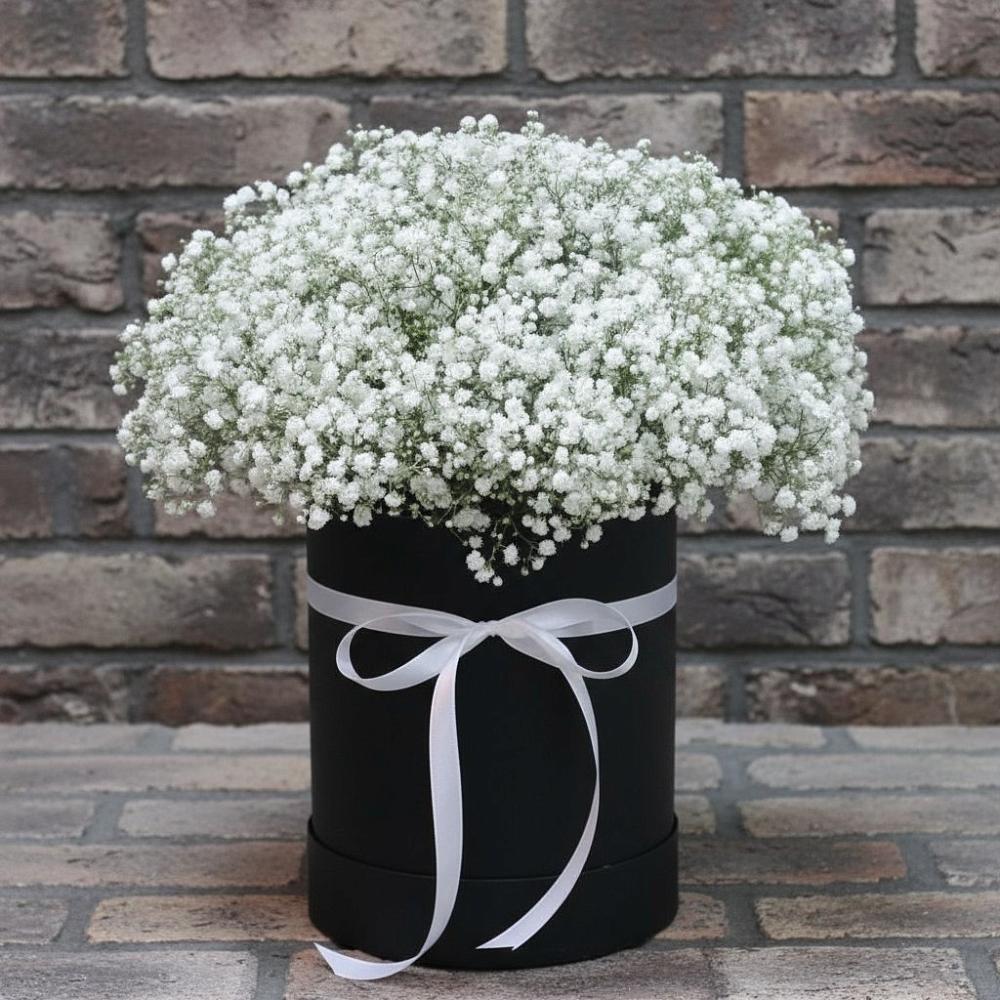 Цветочная композиция из Гипсофила в шляпной коробке в Платаве