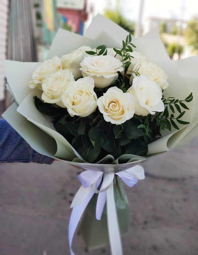 Букет Белые розы Проуд в Платаве