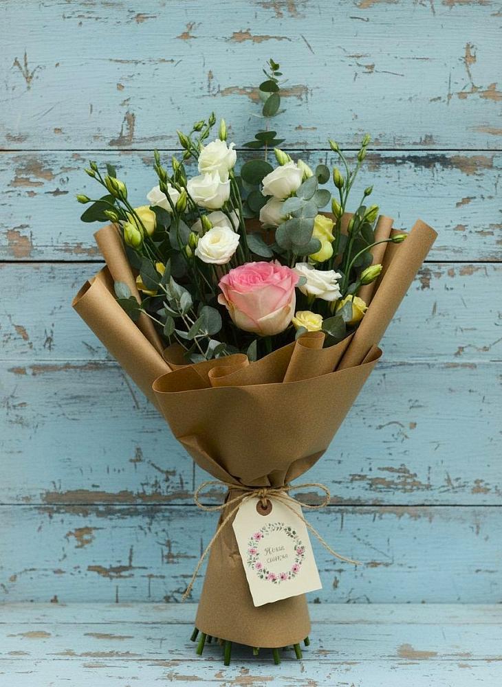 Букет цветов из: Розы и Лизиантусы в Платаве