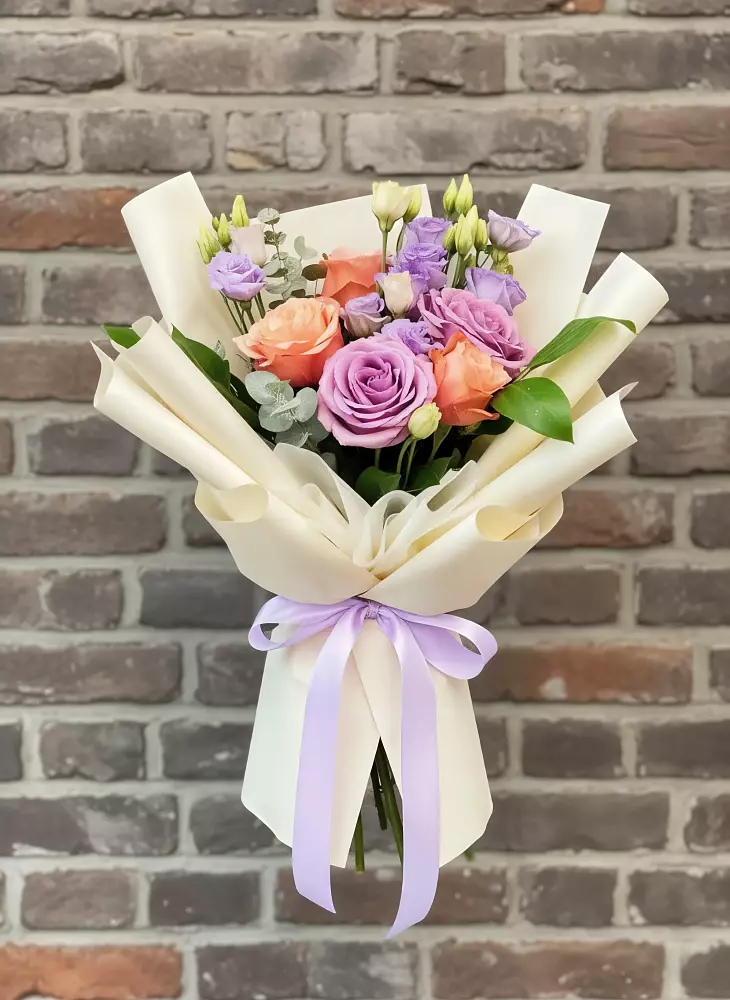 Букет цветов из: Лизиантусы и Розы в Платаве