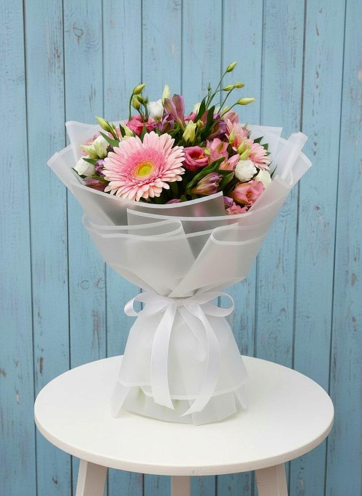 Букет цветов из: Герберы, Альстромерии и Лизиантусы в Платаве