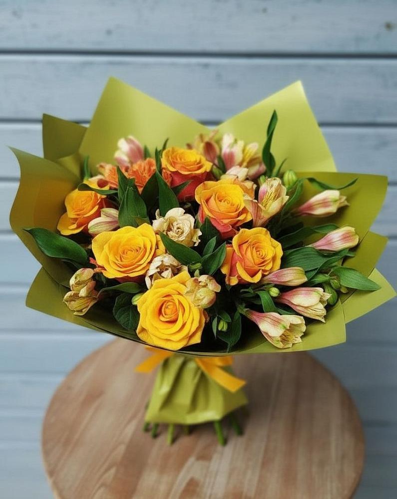 Букет цветов из: Альстромерии и Розы в Платаве