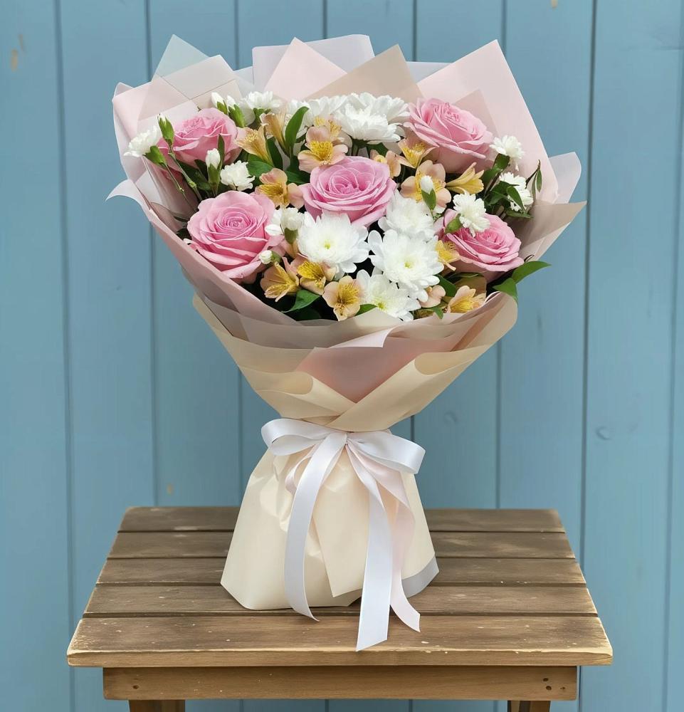 Букет цветов из: Гвоздики, Орхидеи и Розы в Платаве