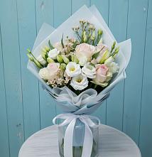 Букет цветов из:  Розы и Лизиантусы в Платаве