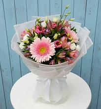 Букет цветов из:  Герберы, Альстромерии и Лизиантусы в Платаве