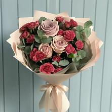 Букет цветов из:  Гвоздики и Розы в Платаве