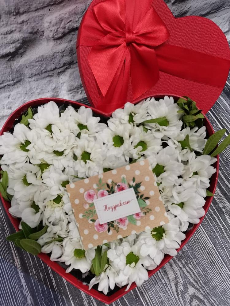 Цветочная композиция из Хризантемы в виде сердца в Платаве