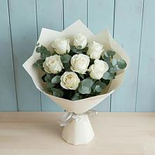 Букет Белые розы в Эвкалипте в Платаве