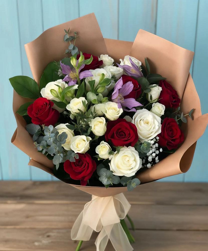 Букет цветов из: Розы и Альстромерии в Платаве