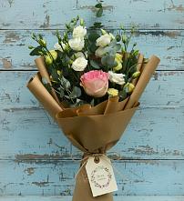 Букет цветов из:  Розы и Лизиантусы в Платаве