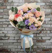 Букет цветов из:  Розы, Лизиантусы и Гвоздики в Платаве